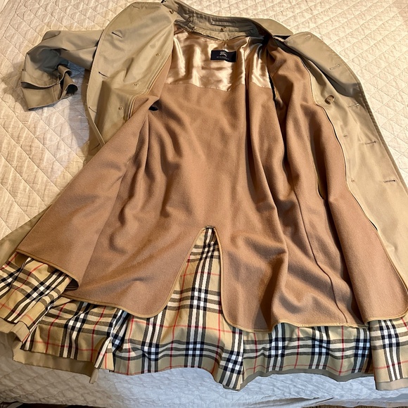 BURBERRY | Double-Breasted Trench Coat with Removable Liner - Picture 6 of 12